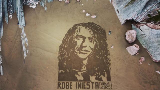 El dibujo de Robe en la playa de Itzurun, creado por Isar Lur. Isar Lur