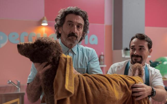 Luis Zahera y Adrián Viador en una escena de la serie ‘Animal’