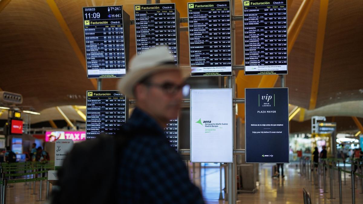 Varias paneles de facturación en la terminal T4 del aeropuerto Adolfo Suárez-Madrid Barajas.
