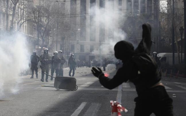 Protestas contra el Gobierno heleno por el accidente ferroviario de Larissa. Protestas contra el Gobierno heleno por el accidente ferroviario de Larissa.