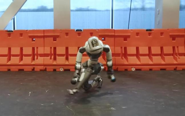 Atlas bailando breakdance. / YOUTUBE Atlas bailando breakdance.