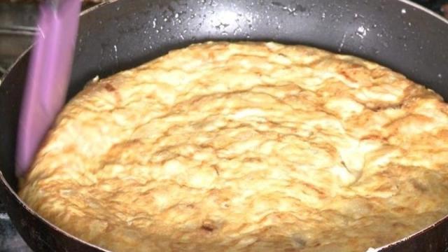 Hacer una tortilla de patatas es hoy un 52,5% más caro que hace un año.