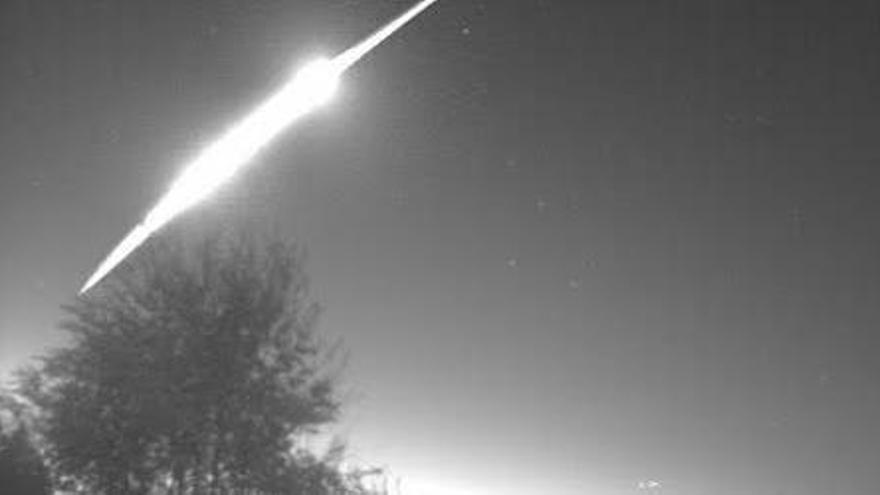 Bola de fuego generada tras el impacto de un trozo de asteroide contra la atmósfera que terminó extinguiéndose en Argés (Toledo).