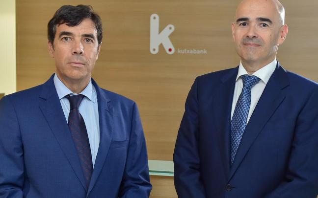 El presidente de Kutxabank, Anton Arriola, y su consejero delegado, Eduardo Ruiz de Gordejuela.