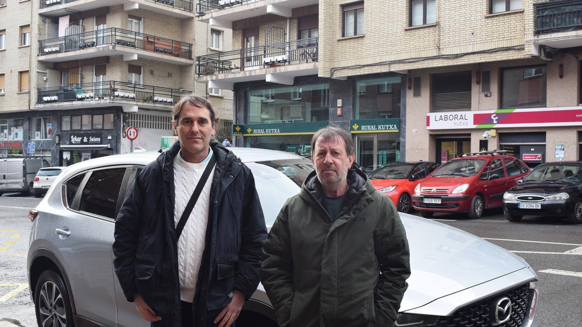 Borja Bergol y Jose Martin Anza, taxistas de Urnieta