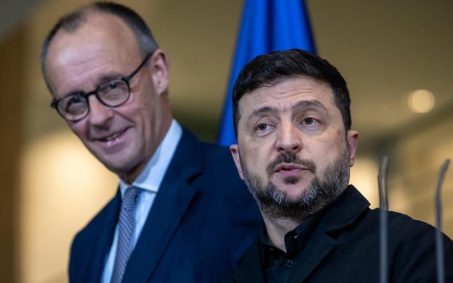 Friedrich Merz y Volodimir Zelenski en Berlín.