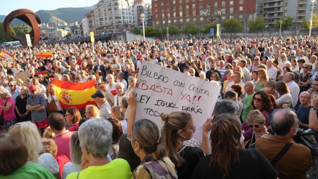 Imagen de la movilización celebrada frente al Ayuntamiento de Bilbao en favor de Ceuta.