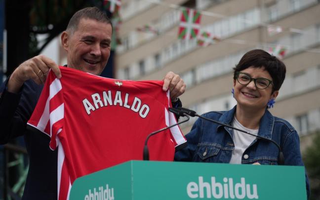 Arnaldo Otegi y María del Río