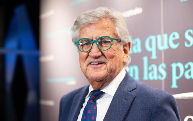 El presentador de radio y televisión y escritor, Pepe Domingo Castaño, en la presentación de uno de sus libros. El presentador de radio y televisión y escritor, Pepe Domingo Castaño, en la presentación de uno de sus libros.