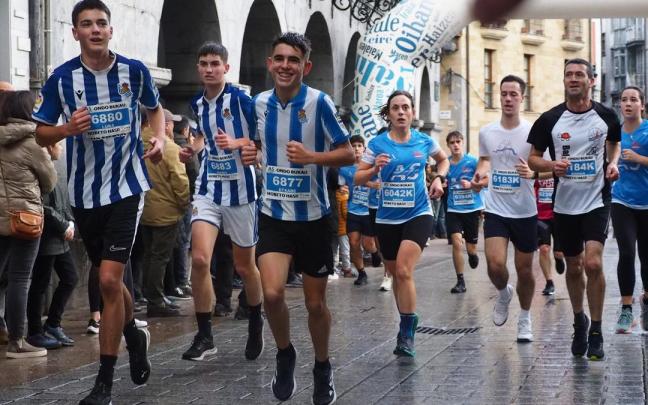El buen humor es clave para encarar citas como la San Silvestre de Azpeitia, más allá de la puesta a punto del corredor