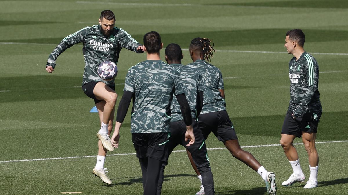 Benzema, ya recuperado, en el entrenamiento del martes.