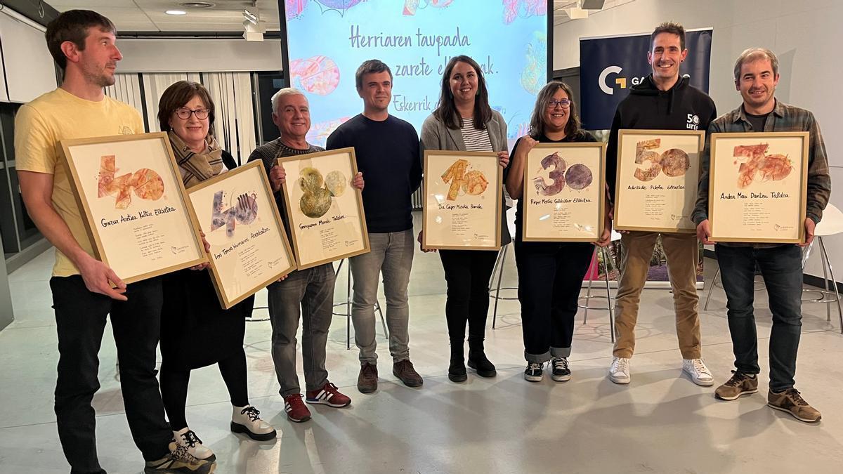 Las 7 agrupaciones de Galdakao reconocidas con sus cuadros de aniversario