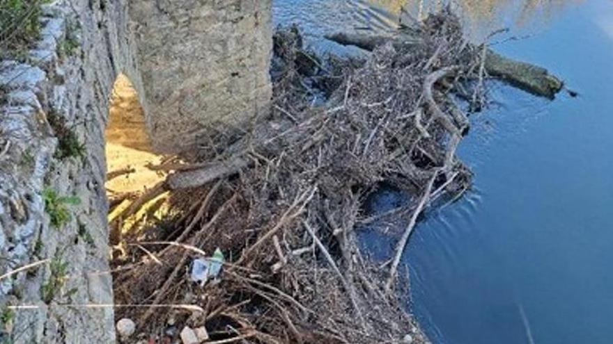 Estado del puente sobre el río Zadorra en Trespuentes