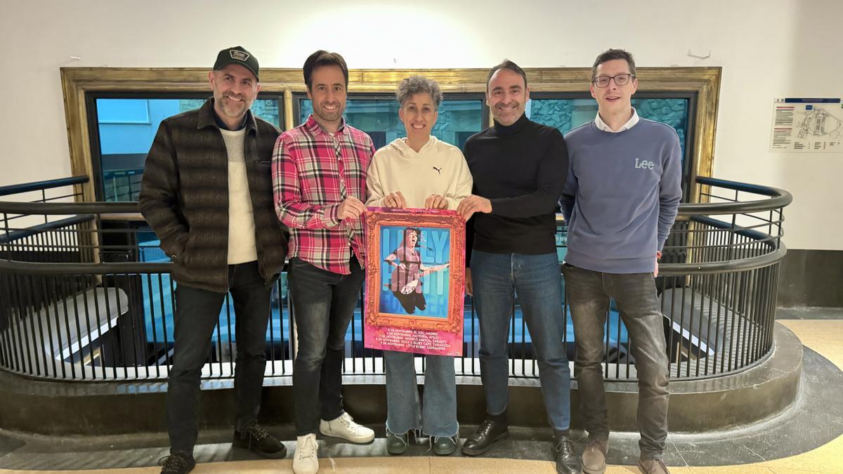 Javier Ibarguren, Xabier Fernandez, Iñigo Artetxe y Oier Quiroga, de I Love Rock, junto a Irune Urbieta, concejala de Cultura.