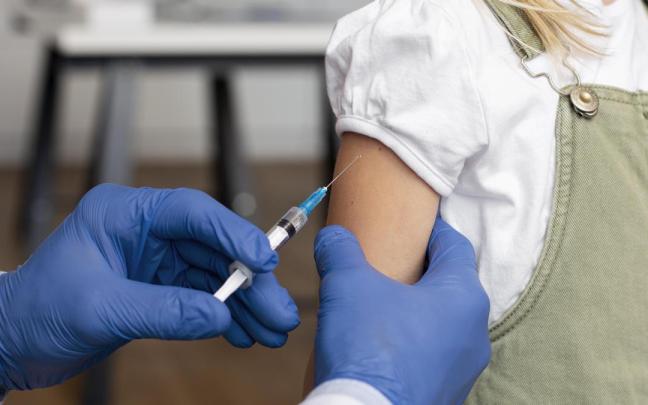 La mejor forma de prevenir la meningitis es la vacunación.