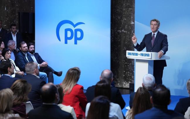 Feijóo presenta su plan de inmigración en Barcelona.