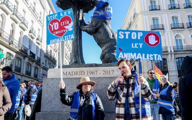 Protesta contra la norma de bienestar animal. Protesta contra la norma de bienestar animal.