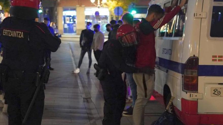 La Ertzaintza reforzó la vigilancia para prevenir disturbios negacionistas en la pandemia.