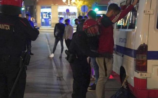 La Ertzaintza reforzó la vigilancia para prevenir disturbios negacionistas en la pandemia.