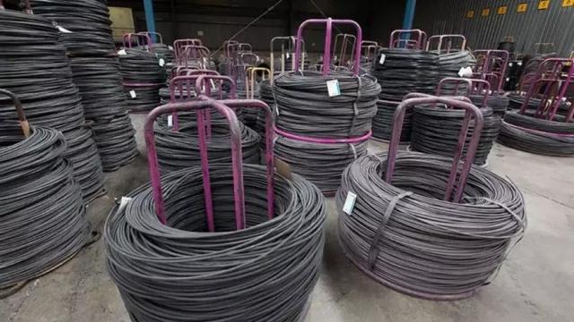 Sidenorrek Azkoitiko ijezketa trena itxi eta 36 langile Kantabriara eraman ditu, ekoizpena bertan bateratu baitu.