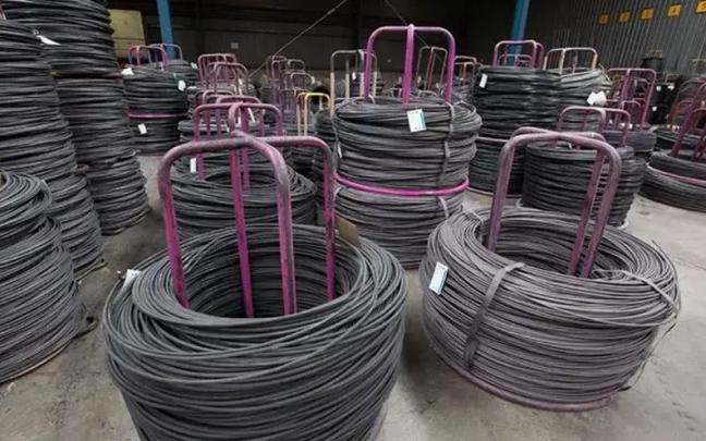 Sidenorrek Azkoitiko ijezketa trena itxi eta 36 langile Kantabriara eraman ditu, ekoizpena bertan bateratu baitu.