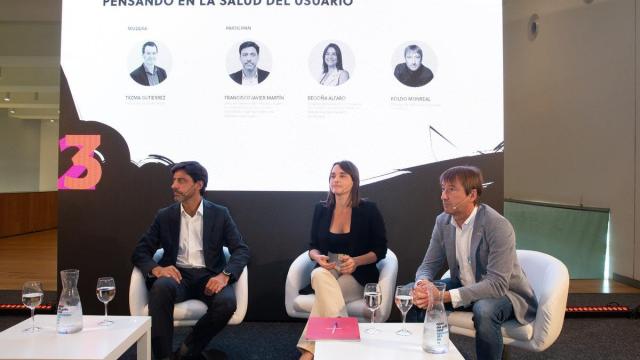 Francisco Javier Martín, Begoña Alfaro y Koldo Monreal, en la primera mesa de la feria.