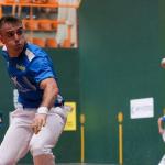 Peña se prepara para golpear la pelota durante la final del Torneo de La Blanca.