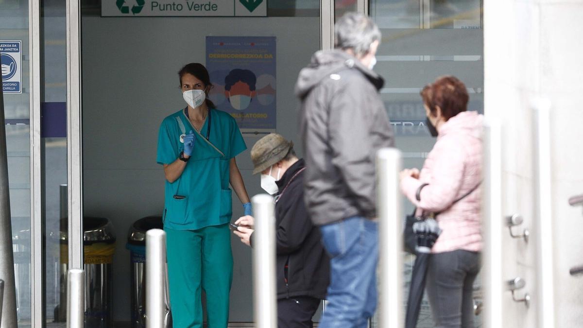 Los servicios jurídicos del Gobierno vasco estudian la legalidad de la imposición de la mascarilla que impulsa Sanidad.