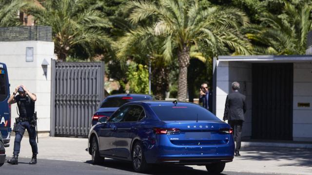 Representantes de las asociaciones de víctimas a su llegada al encuentro de carácter privado entre el Papa León XIV.