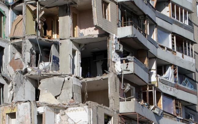 Un bloque de viviendas bombardeado en Dnipró.