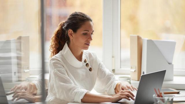 En el paro hay 1,46 millones de mujeres frente a 969.779 hombres.