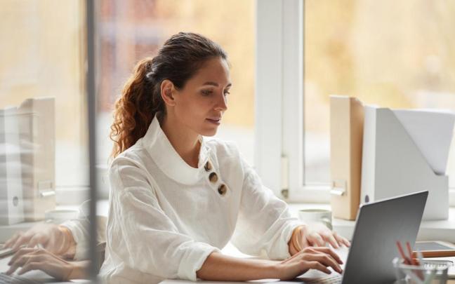 En el paro hay 1,46 millones de mujeres frente a 969.779 hombres.