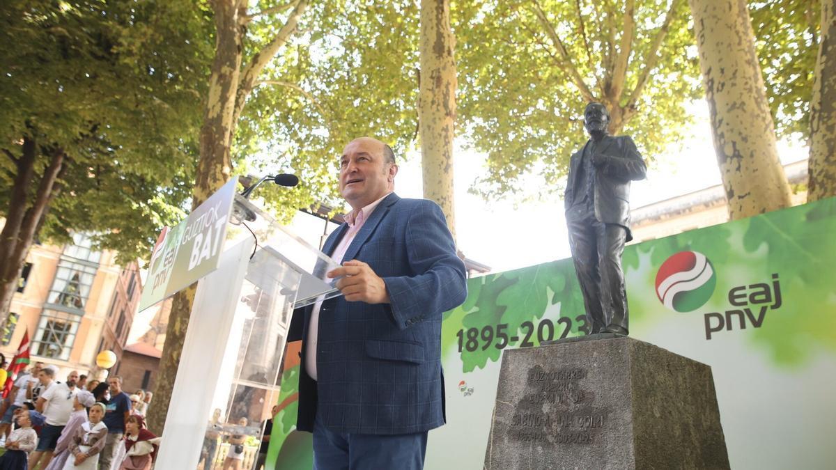El presidente del EBB del PNV, Andoni Ortuzar, en el acto por el aniversario de la fundación del partido, en julio