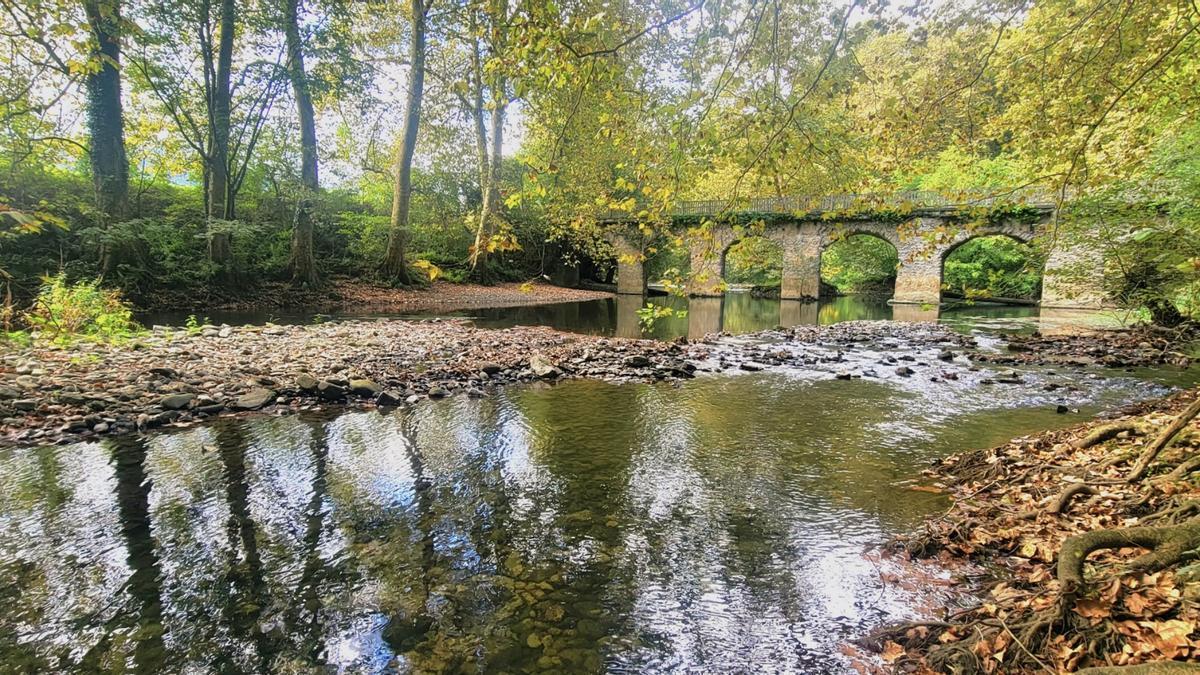El río Urola a su paso por Aizarnazabal.