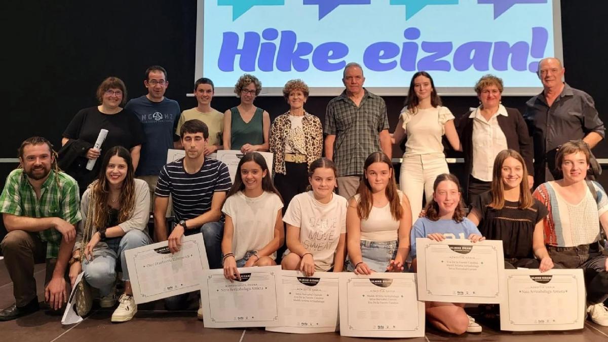 Iazko sarituak III. Hike eizan! bertsopaper lehiaketan