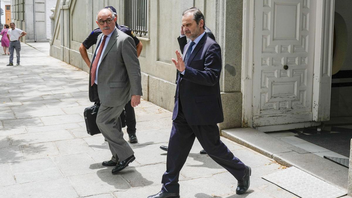 Ábalos a su salida del Tribunal Supremo.
