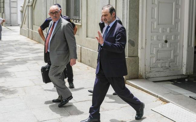 Ábalos a su salida del Tribunal Supremo.