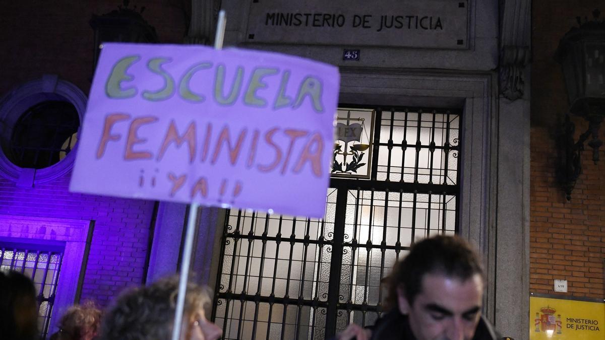 Foto de archivo de una protesta feminista frente al Ministerio de Justicia en Madrid.