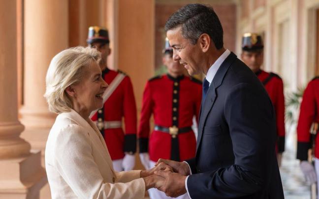 Von der Leyen y Costa, antes de la firma del acuerdo.