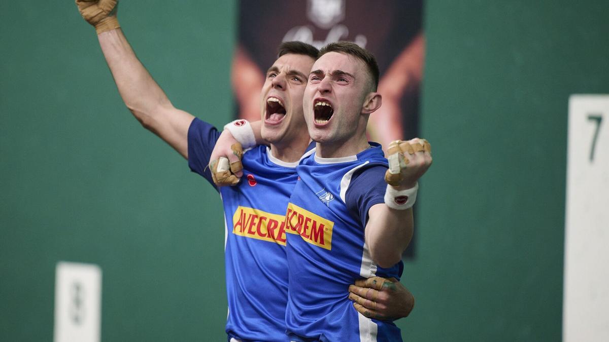 Iker Salaberria y Andoni Gaskue ganan el Parejas Serie B ante Egiguren V y Bikuña.