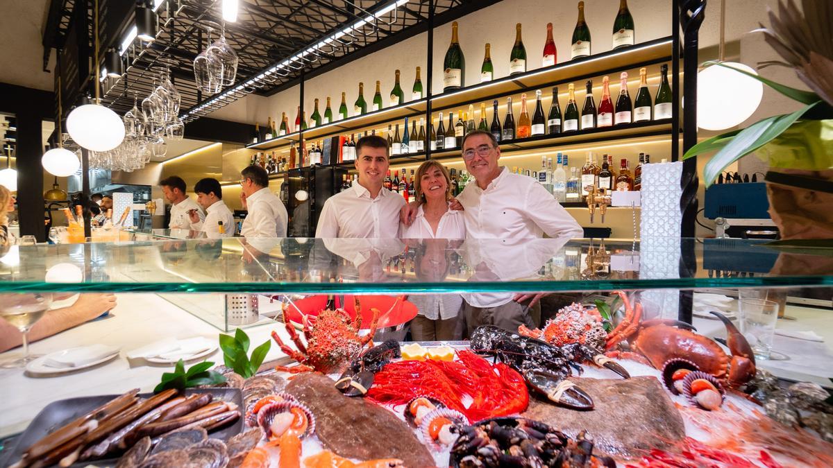 La familia del Lanperna, tras el mostrador.