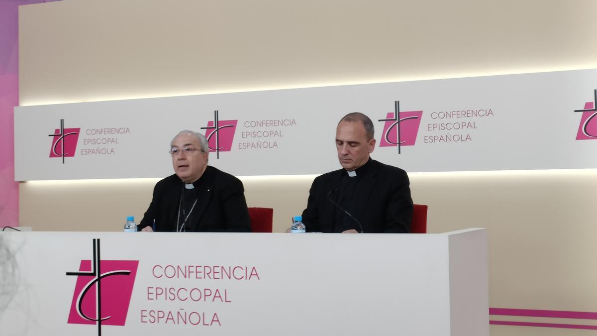 El secretario general de la CEE en una rueda de prensa posterior a la 128 reunión de la Asamblea Plenaria