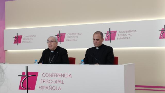 El secretario general de la CEE en una rueda de prensa posterior a la 128 reunión de la Asamblea Plenaria