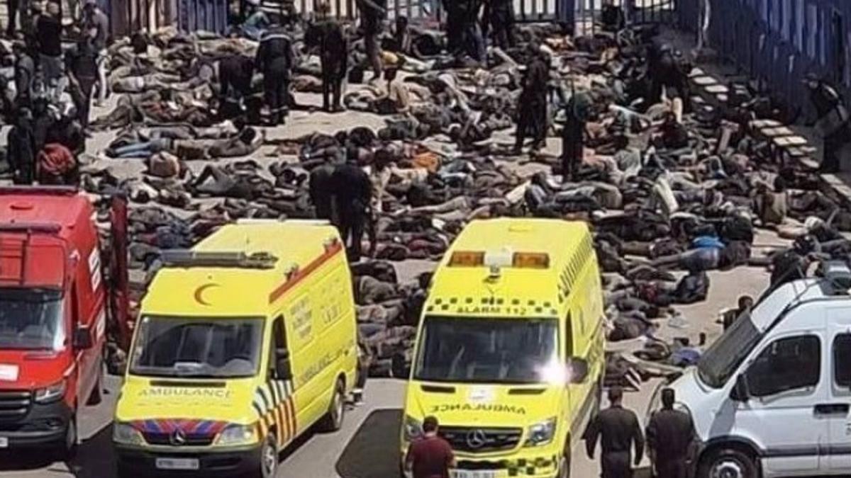 Imagen del intento de cruce de migrantes por la valla de Melilla en junio de 2022.