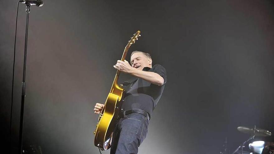 Bryan Adams, durante un concierto en Bilbao. Foto: Oskar González