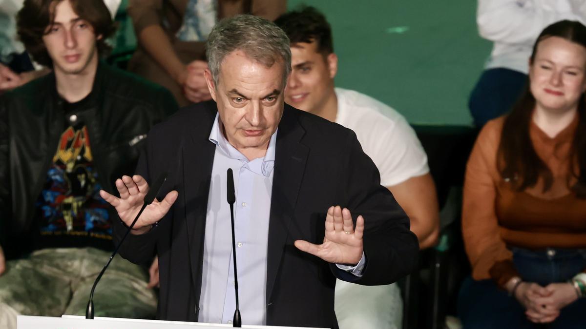 El expresidente del Gobierno José Luis Rodríguez Zapatero, durante su intervención en el mitin.