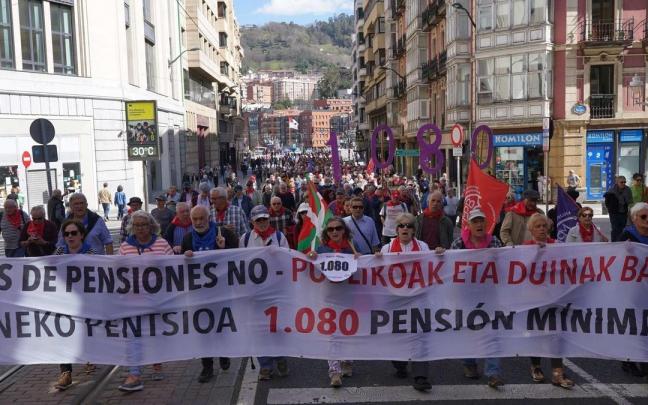Pensionistas inician un encierro y ayuno en Bilbao Pensionistas inician un encierro y ayuno en Bilbao