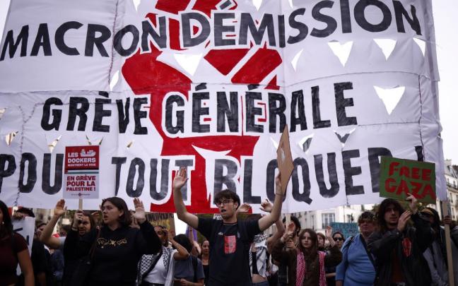 Miles de personas salen a las calles en Francia ante el plan presupuestario que perfila el primer ministro
