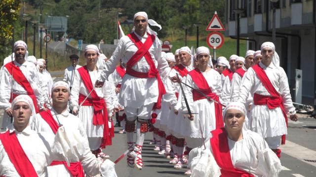 Sahatsa Dantza Taldea da inicio a los actos del 50 aniversario en Urrestilla