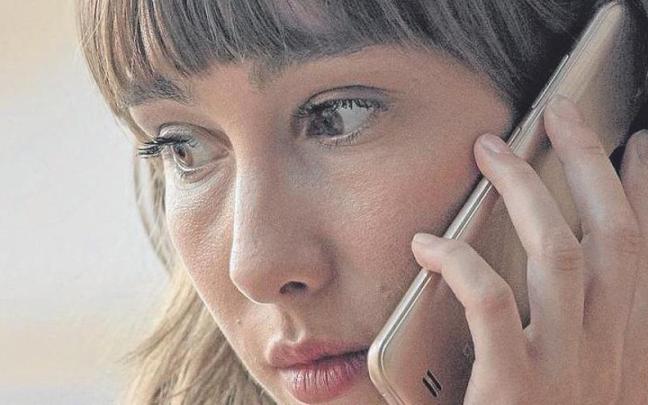 Almudena Amor es Ana Dussel en El silencio.